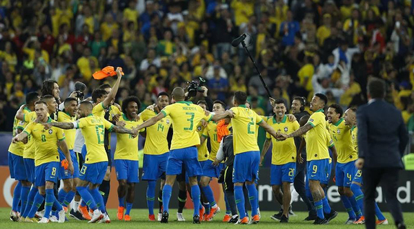 Brasil campeón: le ganó 3-1 a Perú con un final manchado nuevamente por el VAR y el árbitro