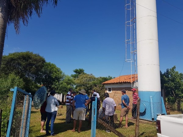 Con aporte de la EBY, comunidad mejorará sistema de distribución de agua potable