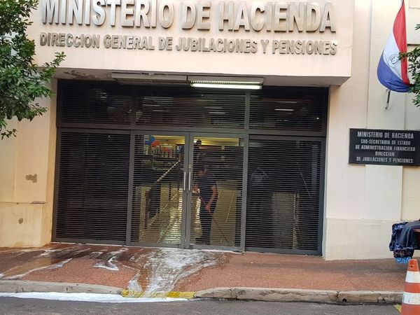 Jubilados logran que Controlaría audite uso de fondos de pensiones - Nacionales - ABC Color