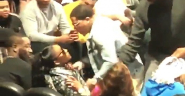 Boxeador agredió a la mamá de su propia hija