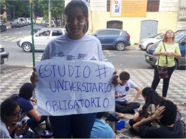 Tras ola de críticas, Itaipú cambia reglamento de becas para jóvenes