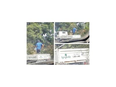 Denuncia por arrojar desechos