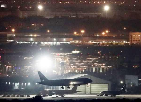 Avión averiado logra descender con éxito - Internacionales - ABC Color