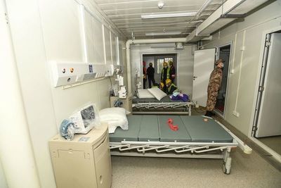 Hospital de Wuham, construido en tiempo récord, recibe a primeros pacientes