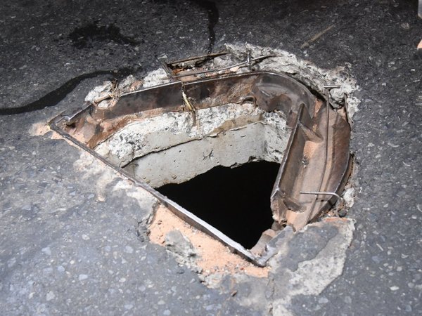 Registro sin tapa causa accidente en área culminada del fallido Metrobús