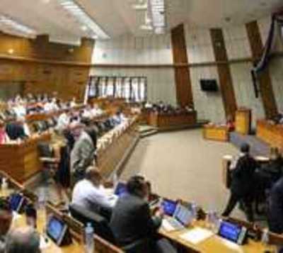 Ciudadanos observan transcurso de sesión en Cámara de Diputados - Paraguay.com