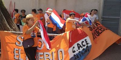 Ciudadanos se manifiestan a favor de la ley de financiamiento político