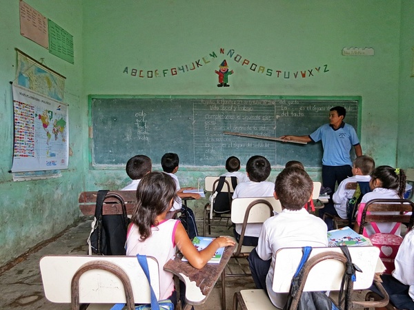Stroessner en las escuelas: “Cada vez se cataloga con más claridad que fue una dictadura” - ADN Paraguayo