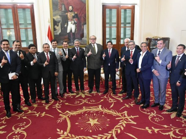 Gobernadores se reunieron con Abdo y Cartes en busca de consenso