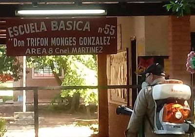 Fumigan escuelas y colegios, previo al inicio de clases