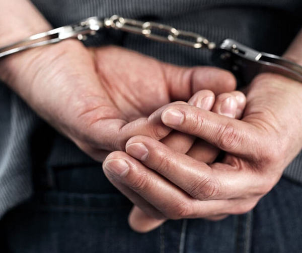 Detenido por golpear a su madre de 71 años