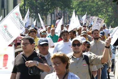 Inician revisión de contratos colectivos de funcionarios públicos