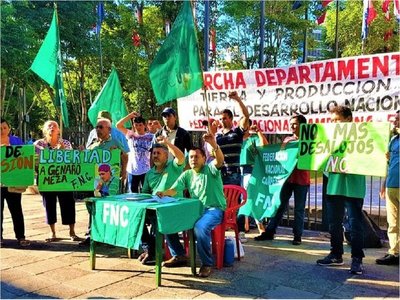 Campesinos anuncian marchas en 10 departamentos