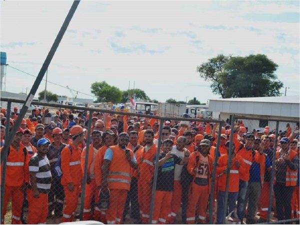 Obreros de la ruta Bioceánica protestan por mejores condiciones laborales