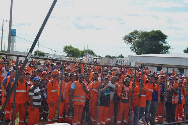 Obreros de la Bioceánica levantan paro tras acuerdo - Nacionales - ABC Color