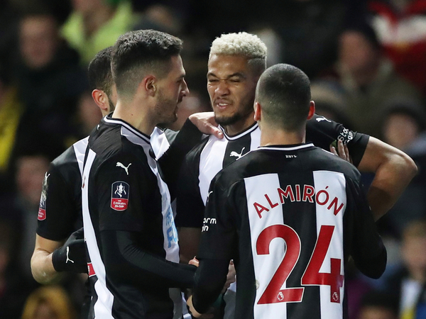 Newcastle y Liverpool avanzan de ronda en la Copa de Inglaterra