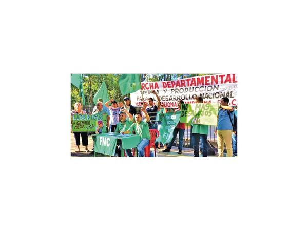 Campesinos anuncian marchas contra los “violentos desalojos”