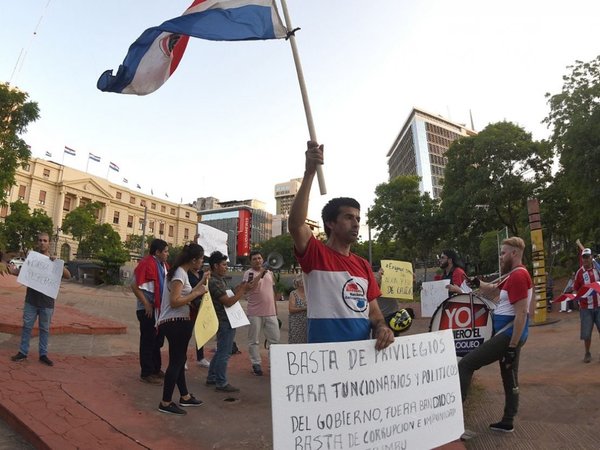 Ciudadanía manifiesta rechazo al despilfarro del dinero público