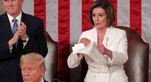 Pelosi rompe una copia del discurso de Trump delante de las cámaras | .::Agencia IP::.