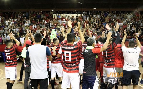 Paranaense y Minga Guazú quieren llegar a la cima