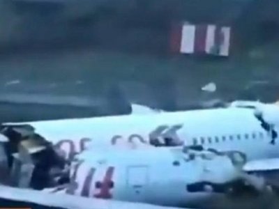Avión sale de la pista de aterrizaje y se rompe en Turquía