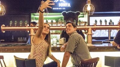 Lanzan nueva variedad de cerveza para el verano