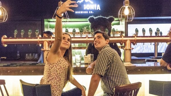 Lanzan nueva variedad de cerveza para el verano
