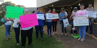 HOY / Pacientes oncológicos claman por medicamentos y ministro afirma que no existe faltante