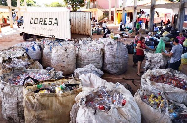 Ñemby: Estudiantes recolectan residuos y promueven el cuidado del medio ambiente » Ñanduti