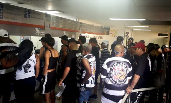 Rechazan ingreso al país de hincha de Corinthians por carecer de tarjeta de vacunación