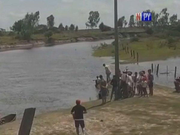 Familiares piden ayuda para localizar a niño desaparecido en riachuelo