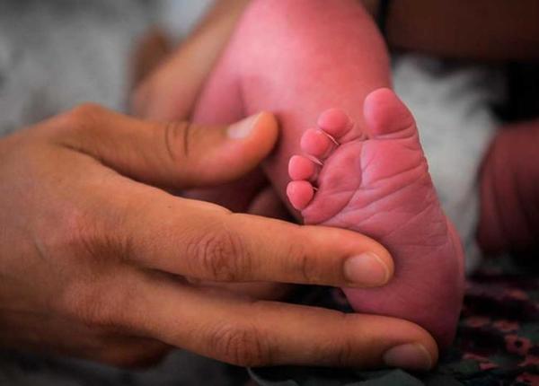 China confirma el primer positivo en coronavirus en dos recién nacidos