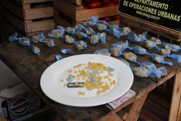 Decomisan más de 3 mil dosis de crack en el Mercado de Abasto - ADN Paraguayo