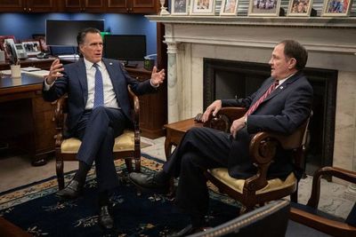Senador republicano Mitt Romney dice que votará para condenar a Trump