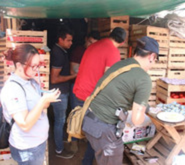 Decomisan importante dosis de crack en una frutería del Abasto  - Paraguay.com
