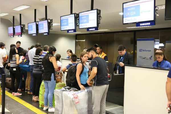 Personas provenientes de China ya no podrán ingresar al país
