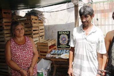 Mujer distribuía drogas desde una frutería del Abasto •