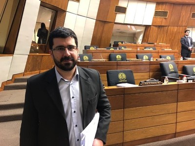 Sebastián Villarejo, 'ya es casi oficialmente candidato a intendente de Asunción', confirma senadora
