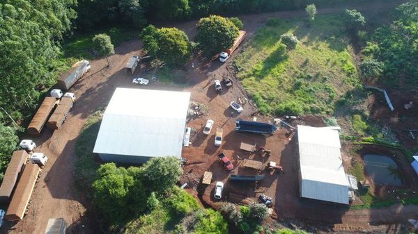 Contrabandeaban de cigarrillos desde terreno de Itaipú - Nacionales - ABC Color