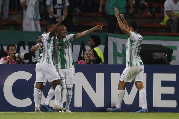 Atlético Nacional aplasta a un apagado Huracán - Fútbol - ABC Color