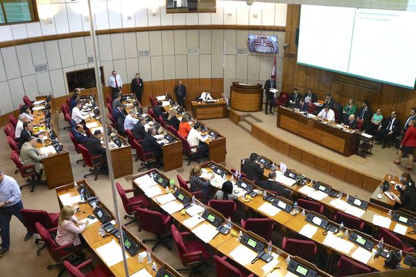 Latorre rechaza que candidatos dispongan de cuentas bancarias
