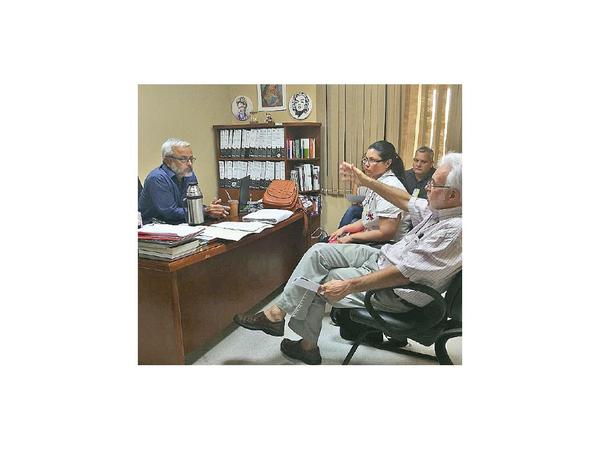 Médicos piden a senador que controle licitaciones del IPS