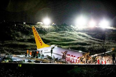 Avión aterriza, se parte en tres y un pasajero murió - Internacionales - ABC Color