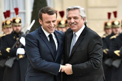 Francia promete respaldo a Fernández en renegociación