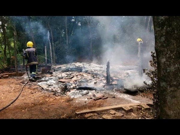 PERDIÓ SU CASA Y DINERO QUE CONTENÍA DENTRO TRAS INCENDIO