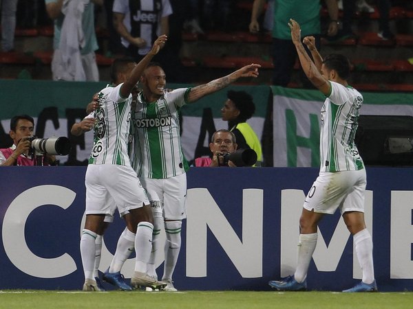 Atlético Nacional aplasta a un apagado Huracán que aún no gana en 2020