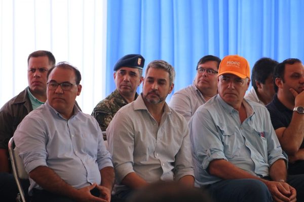 Firman contrato de obra en Arroyos y Esteros