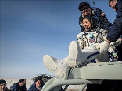 Astronauta regresa a la Tierra tras estar casi un año en el espacio