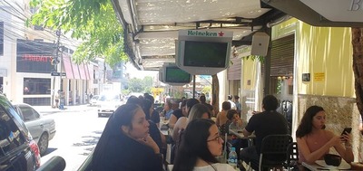 Comuna promueve 'Ley Seca' para prohibir consumo de bebidas en veredas