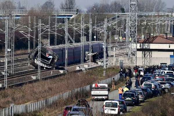 Descarriló un tren de alta velocidad cerca de Milán: al menos dos muertos | .::Agencia IP::.